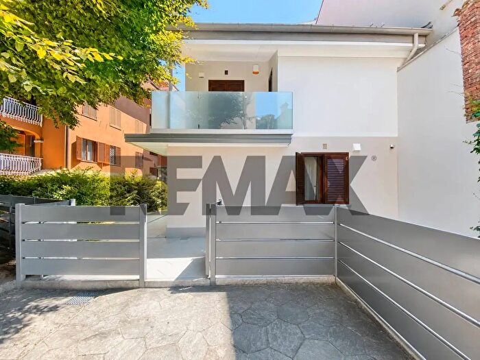 Appartamento trilocale in vendita in Via Duchessa di Genova, Stresa