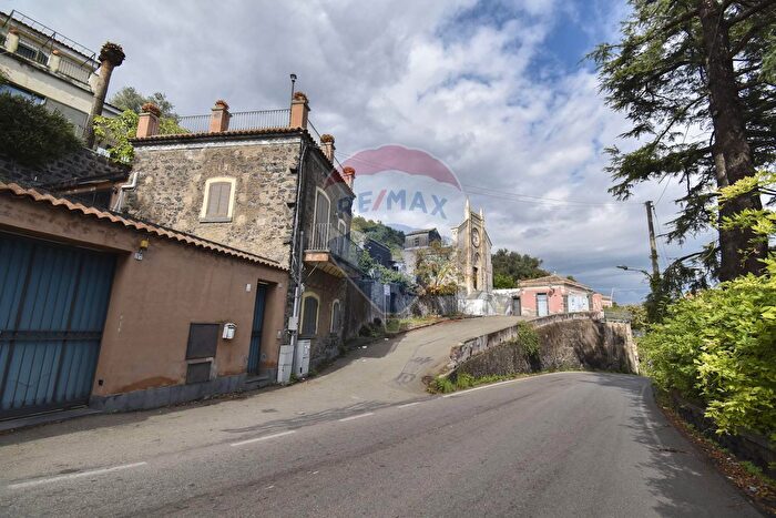 Casa quadrilocale in vendita in Via Provinciale per Riposto, Acireale