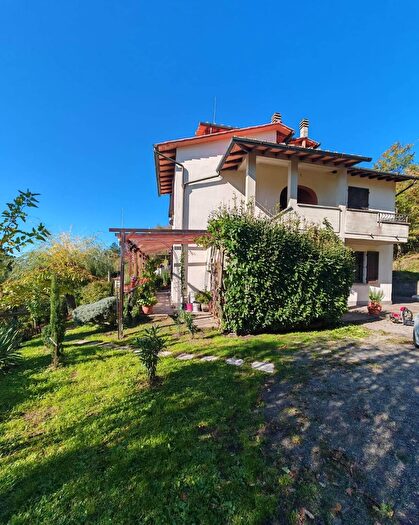Casa con 10 locali in vendita in Via Santa Lucia, Barberino Di Mugello