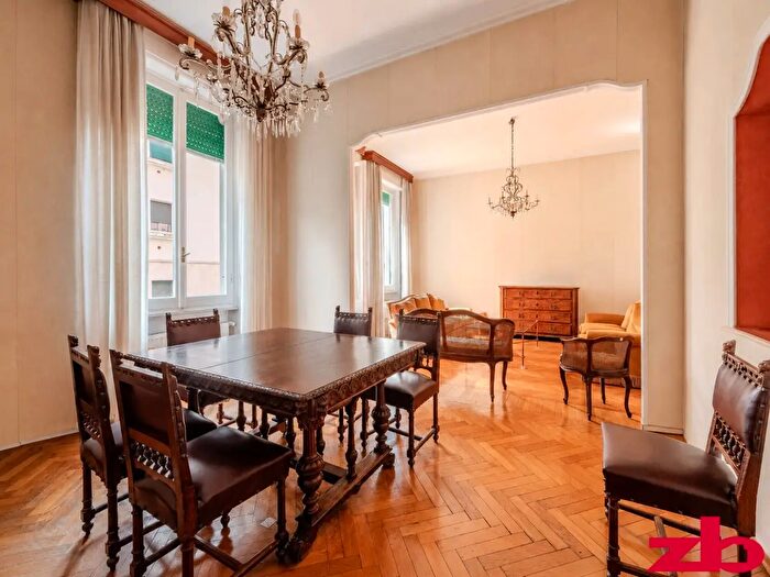 Appartamento con 8 locali in vendita in Via Byron, Genova