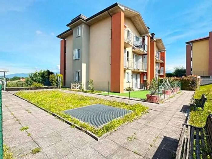 Appartamento trilocale in vendita in Cassago Brianza
