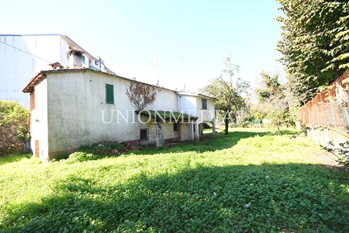 Casa con 8 locali in vendita in Via Circonvallazione, Sarzana