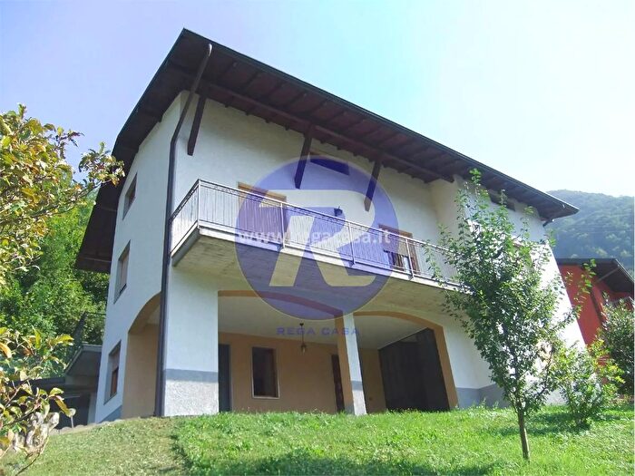 Casa con 8 locali in vendita in Sedrina