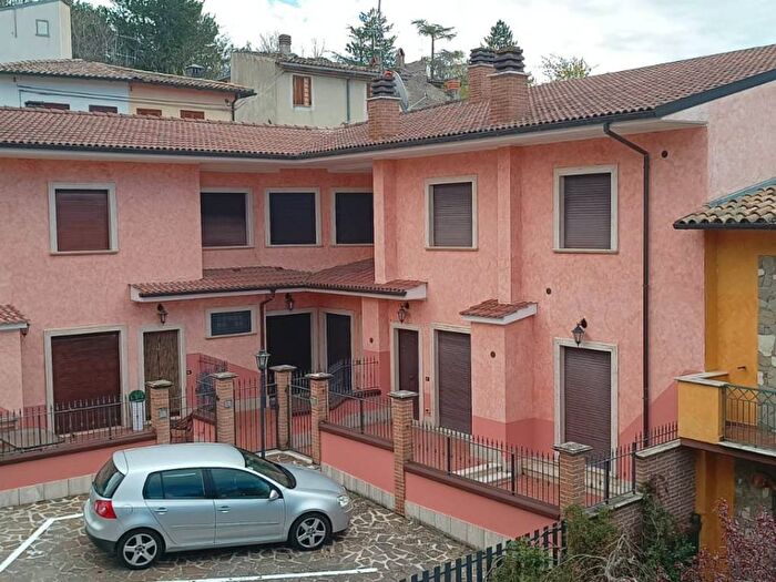Casa trilocale in affitto in Via delle Noci, Centro, Pizzoli