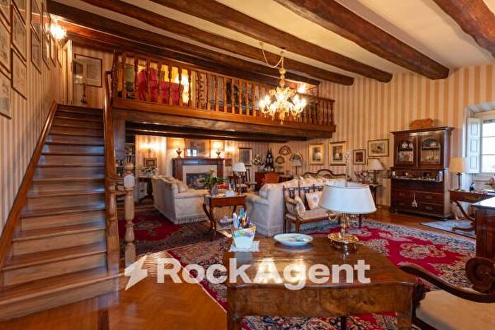 Appartamento con 6 locali in vendita in Vicolo dei Bacchettoni, Pistoia