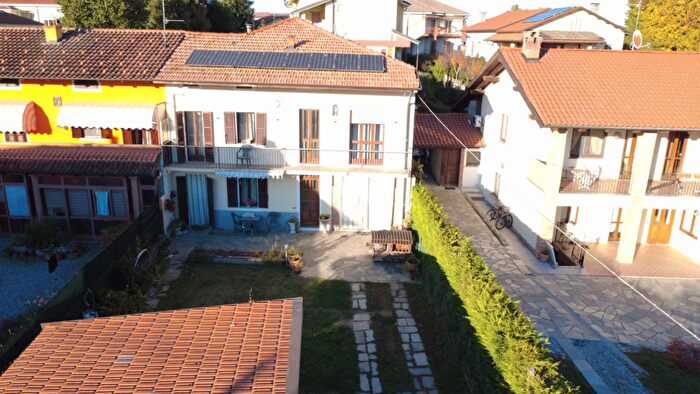 Casa con 10 locali in vendita in Via Attilio Tempia, Cavaglia