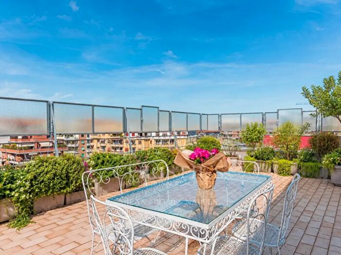 Appartamento con 11 locali in vendita in Via Don Filippo Rinaldi, Roma