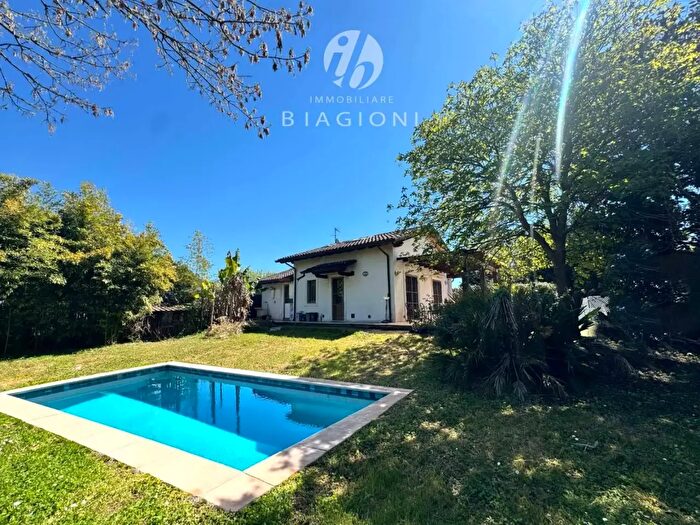 Casa quadrilocale in vendita in Goldora, Pietrasanta