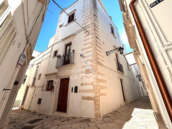 Casa con 6 locali in vendita in Via Cristoforo Colombo, Martina Franca