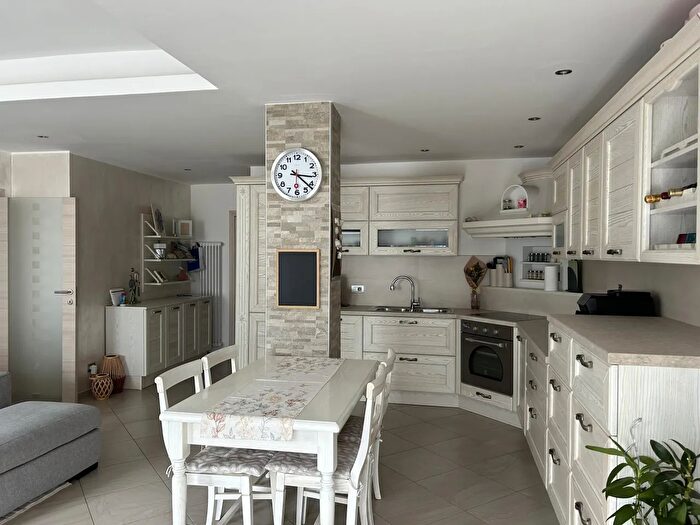 Appartamento trilocale in vendita in Via Sottomonte, Laives