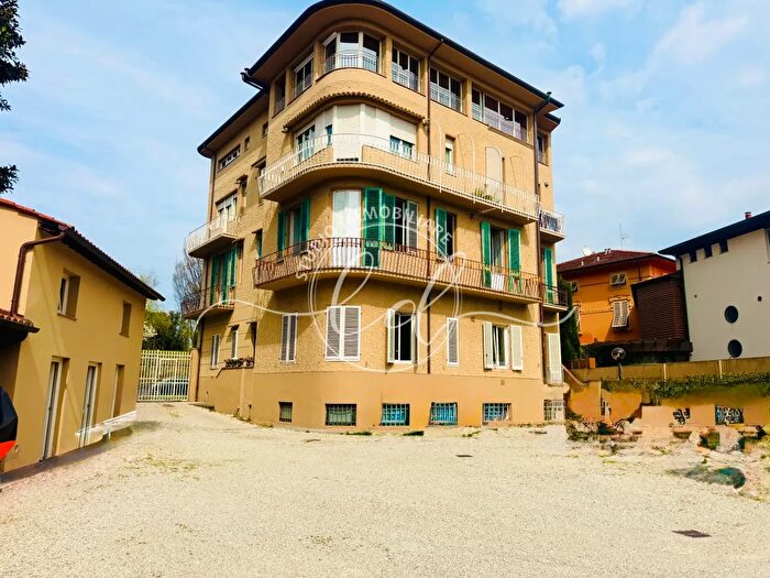 Appartamento con 7 locali in vendita in Lucca
