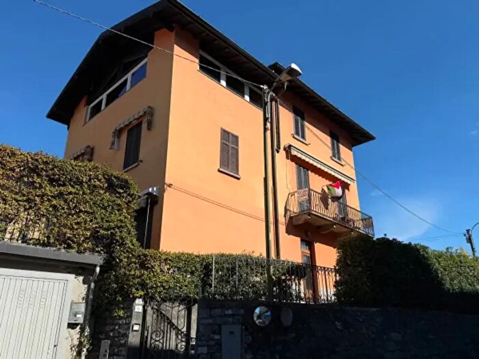 Appartamento quadrilocale in vendita in Via Rima, Tremezzina