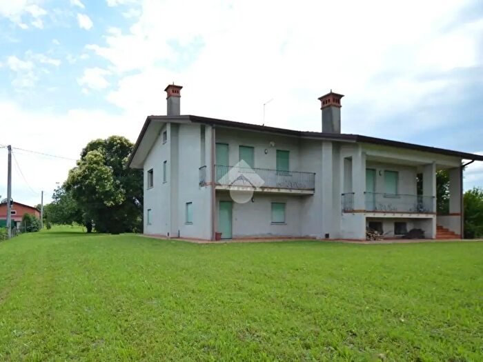 Casa con 5 locali in vendita in Via Roma, Chiarano