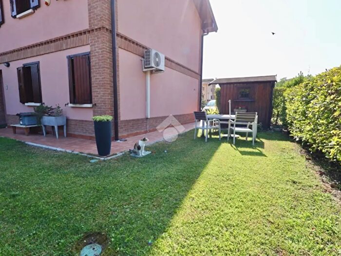Appartamento quadrilocale in vendita in Via Francesco Borromini, Reggio Emilia
