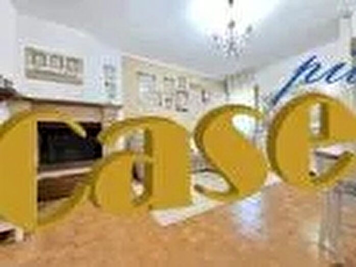 Appartamento con 9 locali in vendita in Camaiore