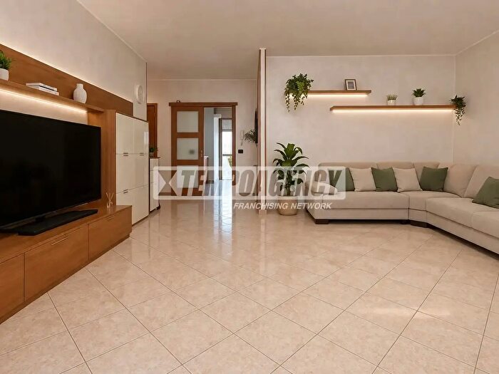 Appartamento quadrilocale in vendita in Via San Senatore, Milano