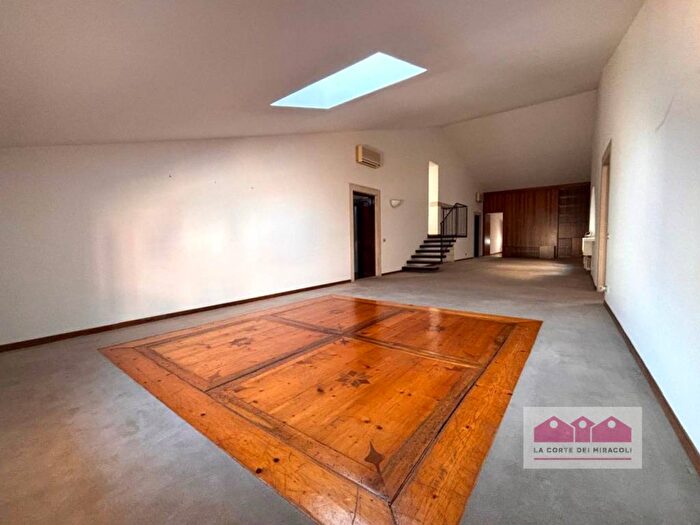 Appartamento con 5 locali in affitto in Contrà Valmerlara, Centro Storico, Vicenza