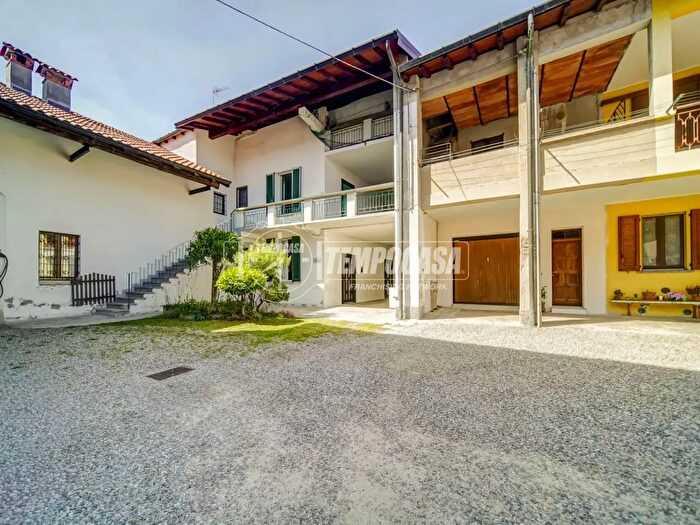 Appartamento in vendita in Via Dante Alighieri, Brunello