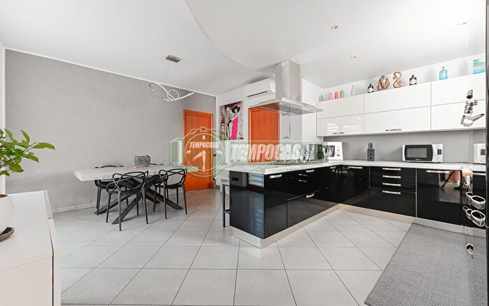 Appartamento quadrilocale in vendita in Viale Papa Giovanni XXIII, Grassobbio