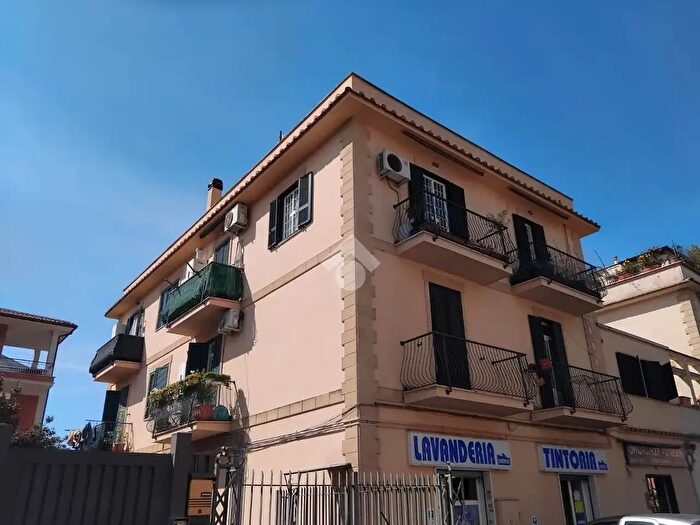 Appartamento bilocale in affitto in Via di Vallelunga, Roma