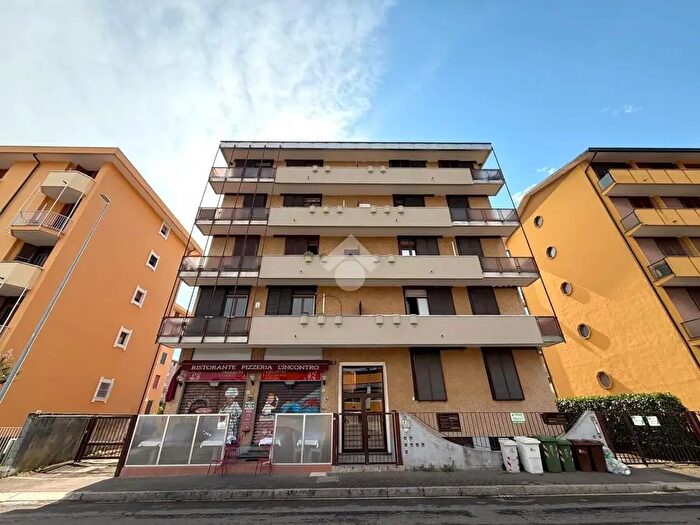 Appartamento trilocale in vendita in Viale dello Stadio, Magenta