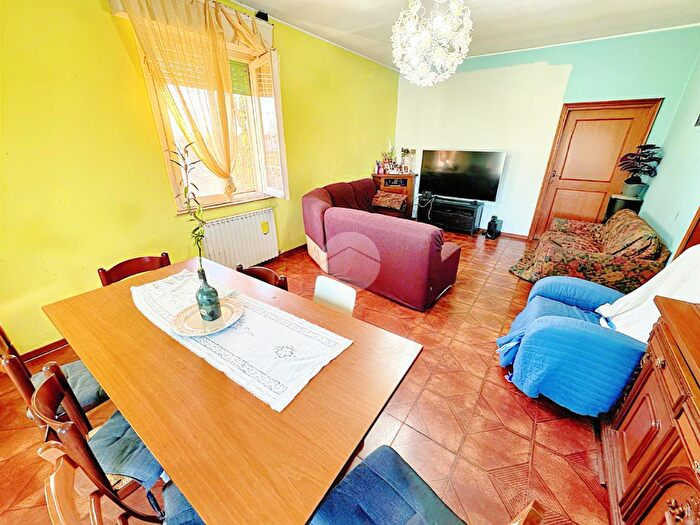 Casa con 6 locali in vendita in Via Spr, Colorno