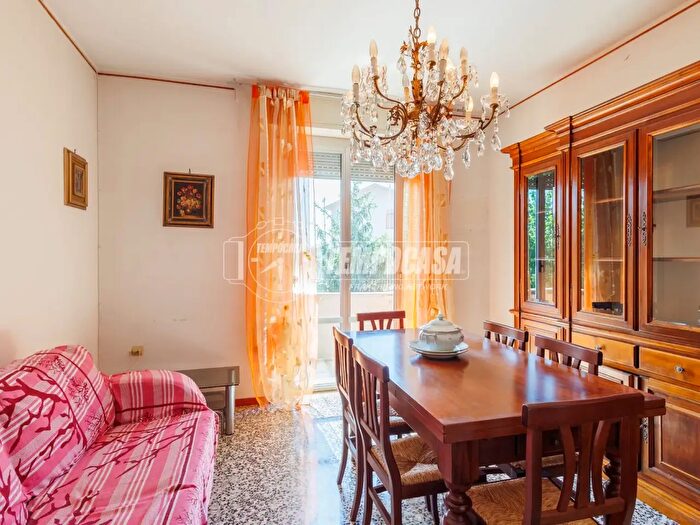 Appartamento trilocale in vendita in Via Catullo, Parma