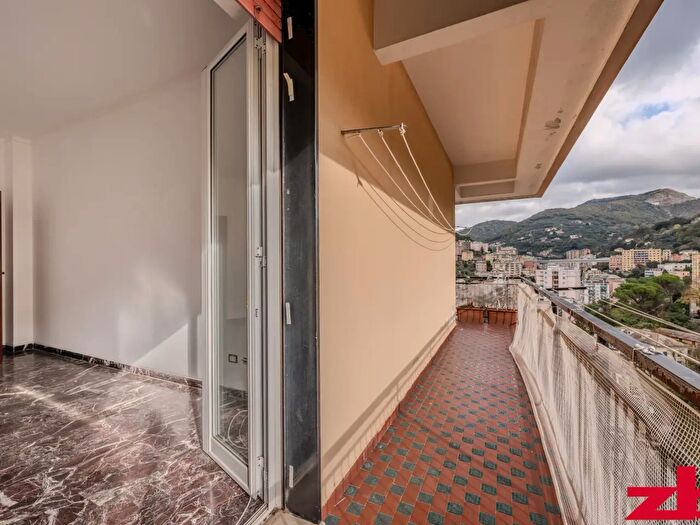 Appartamento con 6 locali in vendita in Via Edera, Genova