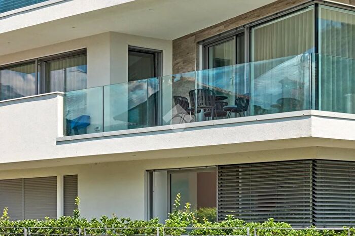 Appartamento quadrilocale in vendita in Via Navene Vecchia, Malcesine