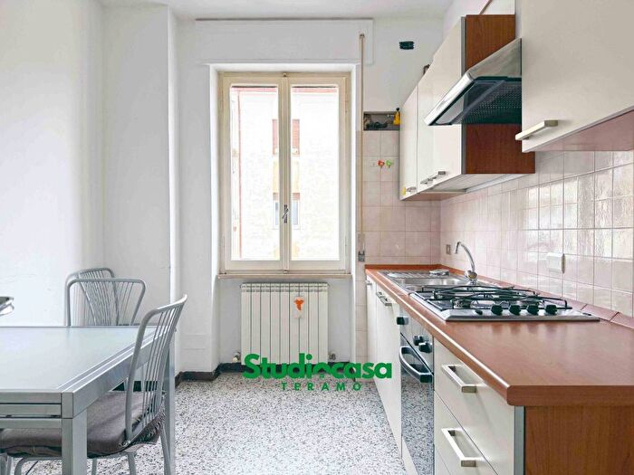 Appartamento bilocale in affitto in Via della Pescara, Centro, Teramo