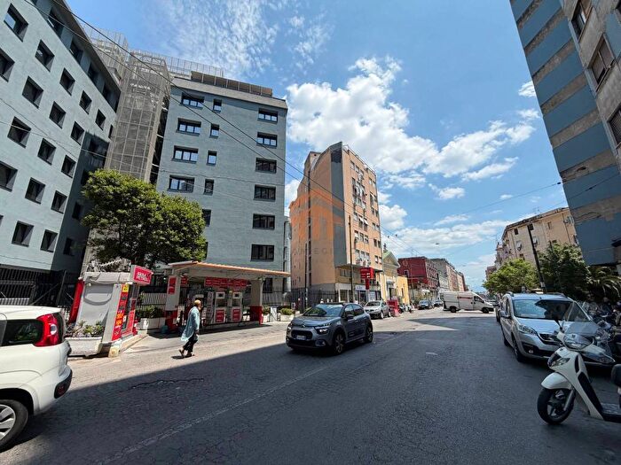 Appartamento trilocale in affitto in Strettola Sant'Anna alle Paludi, Zona Industriale Marina, Napoli