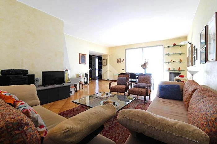 Casa quadrilocale in vendita in Via Cavour, Agrate Brianza