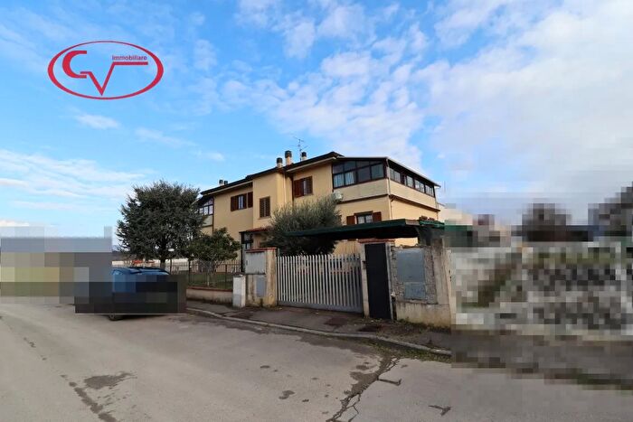 Casa con 10 locali in vendita in Levanella, Montevarchi