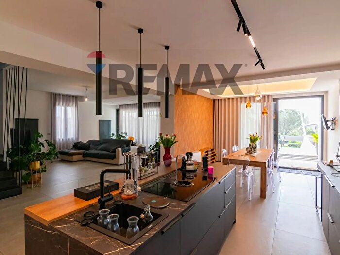 Casa con 18 locali in vendita in Via del Pozzo, San Giovanni La Punta