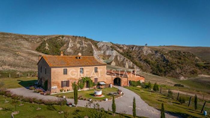 Casa con 6 locali in vendita in Via XXV Aprile, Asciano