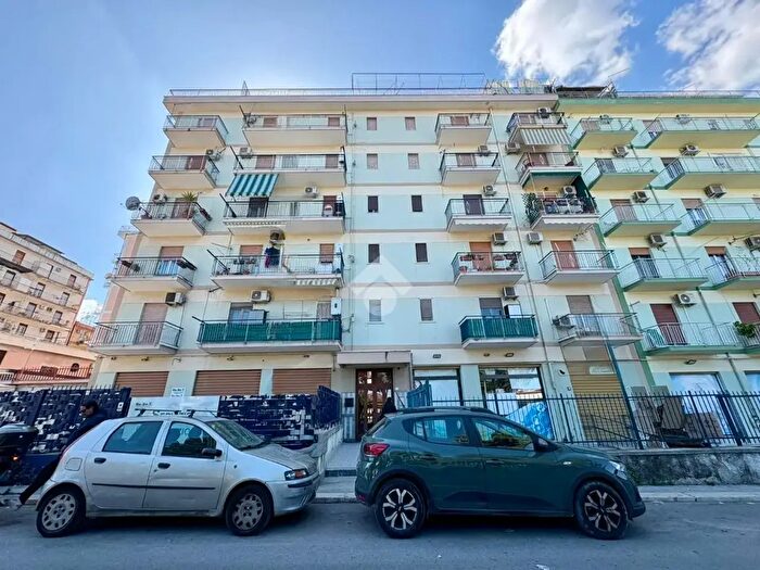 Appartamento trilocale in vendita in Via Savonarola, Palermo