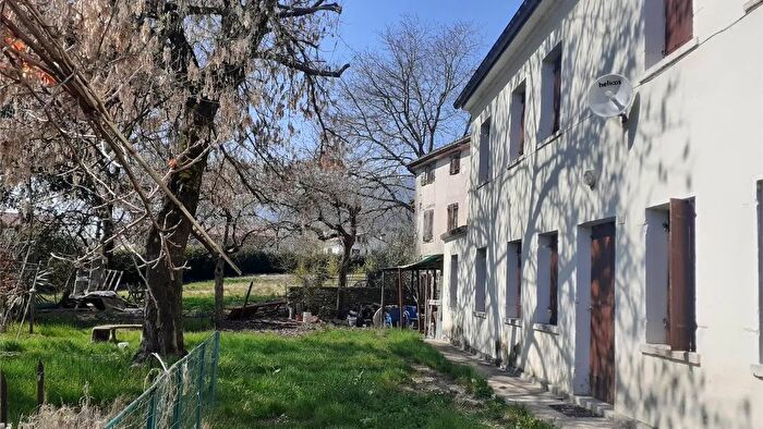Casa con 10 locali in vendita in Cavaso del Tomba Via Guglielmo Marconi, Montebelluna