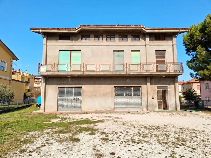 Casa con 10 locali in vendita in Strada Provinciale Marecchia, Novafeltria