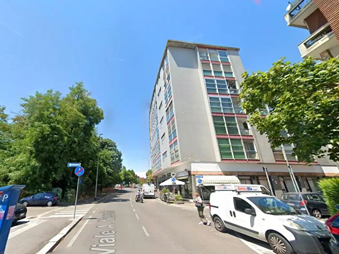 Appartamento trilocale in affitto in Viale Cesare Battisti, Pavia