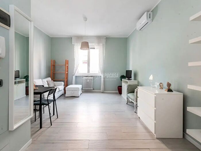 Appartamento trilocale in affitto in Via Cesare Abba, Milano