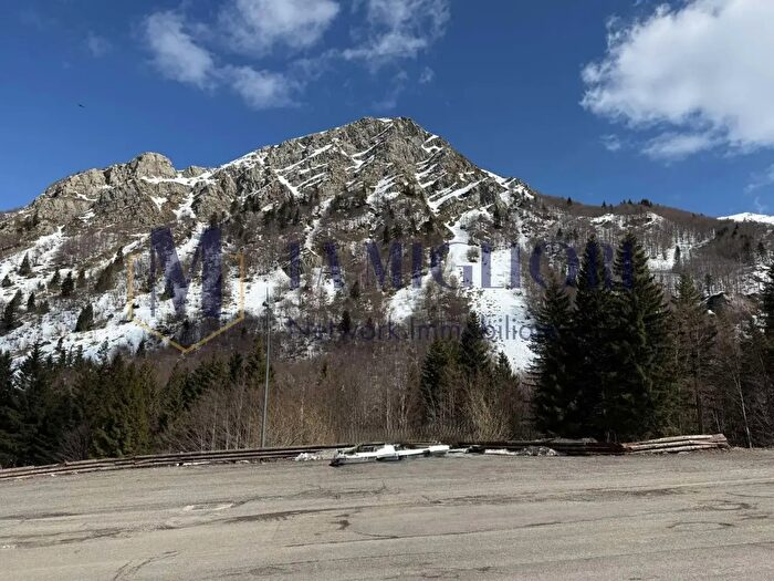 Appartamento con 5 locali in vendita in Via Val di Luce Snc, Abetone Cutigliano