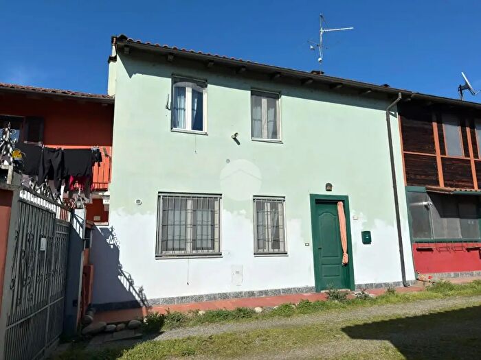 Casa quadrilocale in vendita in Via Regina Margherita, Vinzaglio