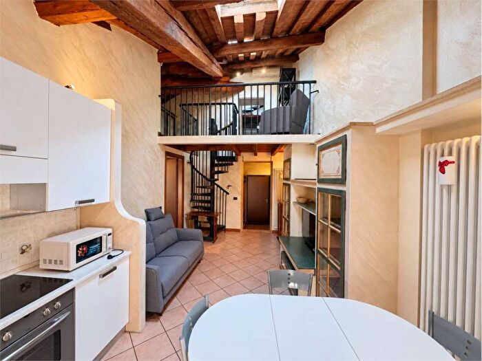 Casa trilocale in affitto in via Giustiziati, Centro, Mantova
