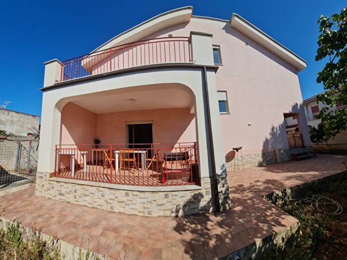 Casa con 6 locali in affitto in Via Platani, Torre Muzza, Carini