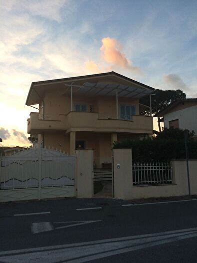 Casa quadrilocale in affitto in Pietrasanta