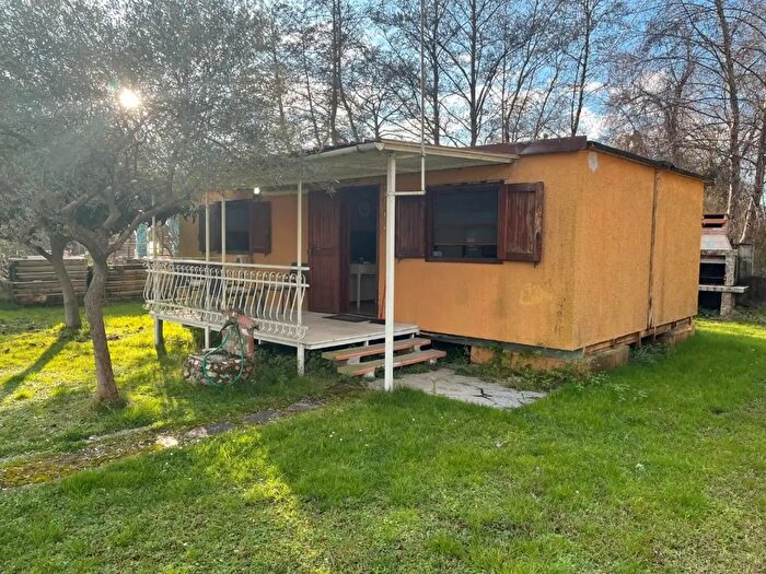 Casa quadrilocale in vendita in Montignoso