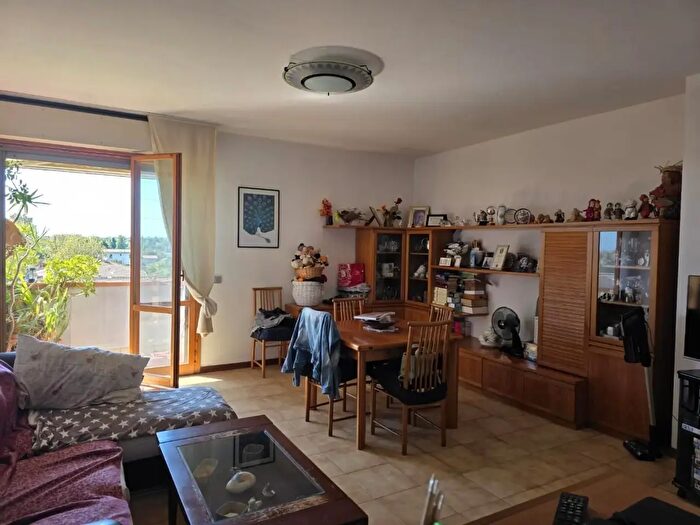 Appartamento con 5 locali in vendita in a Marina, Montignoso