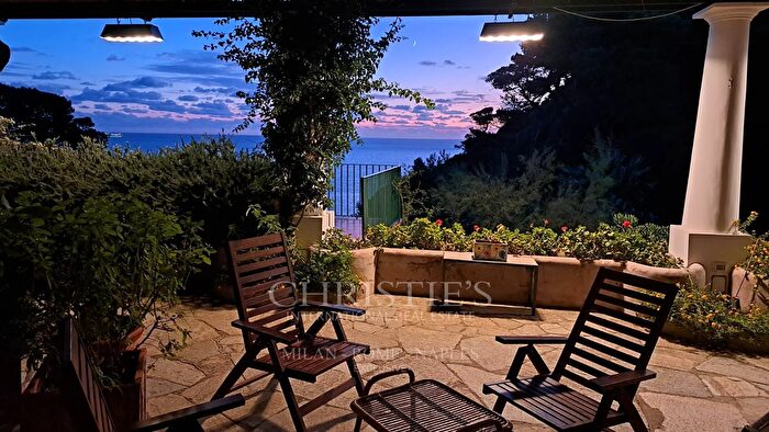 Appartamento quadrilocale in affitto in Via Occhio Marino, Capri