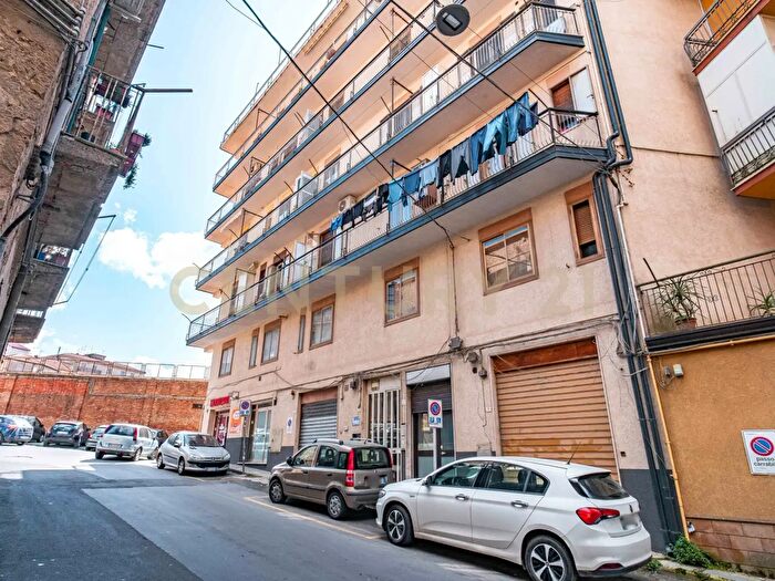 Appartamento con 7 locali in vendita in Via Catania, Enna