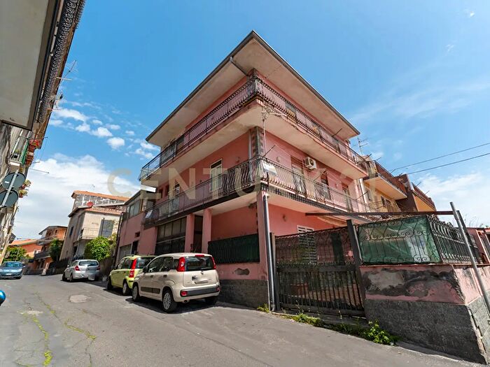 Appartamento con 5 locali in vendita in Via Sottotenente Cantone, Mascalucia